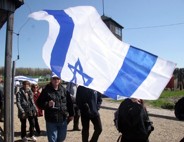 Lublin, 19 kwietnia 2008. Grupy Żydów z całego świata zwiedziły tereny byłego obozu koncentracyjnego na Majdanku /Mirosław Trembecki  /PAP