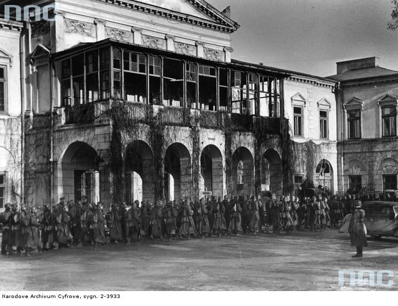 Lublin pod okupacją niemiecką, 1939. Oddział Wehrmachtu na placu Litewskim /Z archiwum Narodowego Archiwum Cyfrowego