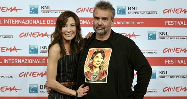 Luc Besson z odtwórczynią głównej roli w 'The Lady" Michelle Yeoh - fot. Gareth Cattermole /Getty Images/Flash Press Media