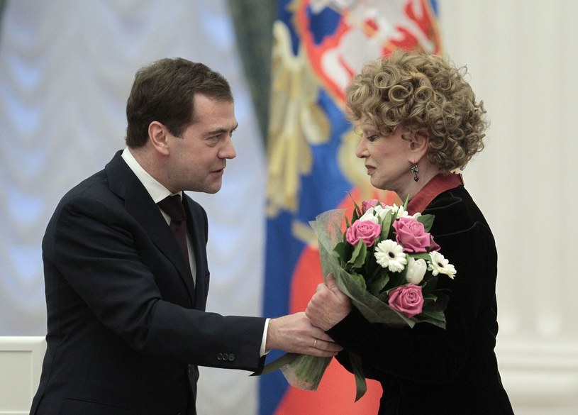 Ludmiła Gurczenko z ówczesnym prezydentem Rosji Dymitrijem Miedwiediewem w 2010 roku /AFP