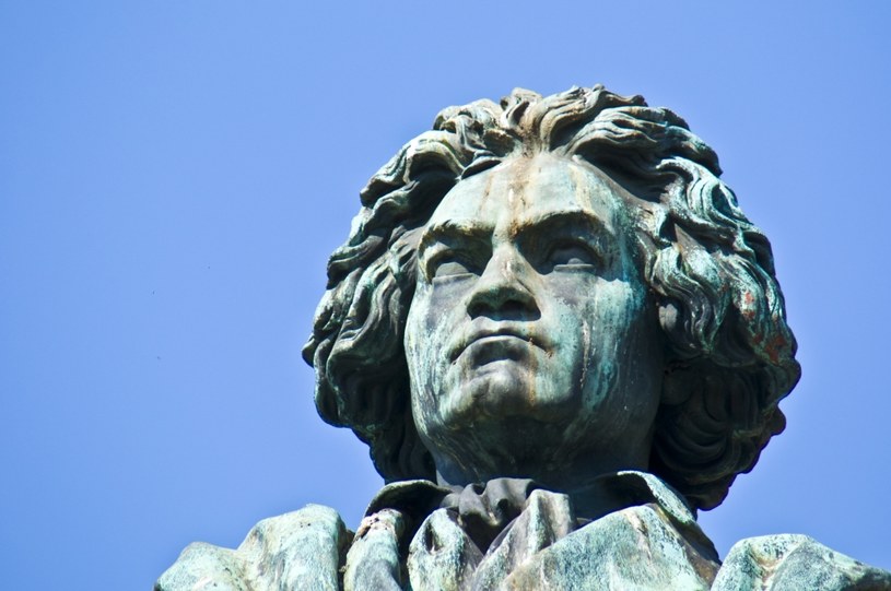 Ludwig van Beethoven był niemieckim wybitnym kompozytorem i pianistą. W jaki sposób zmarł? /juleberlin /123RF/PICSEL