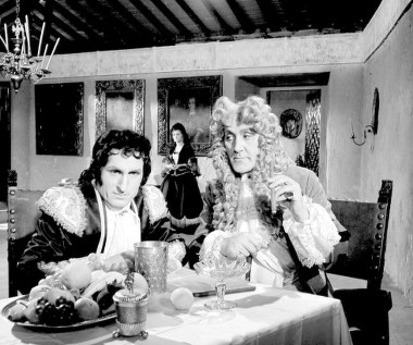 Ludwik Benoit stworzył też pamiętne kreacje w wielu niezapomnianych filmach: "Rękopisie znalezionym w Saragossie" (ojciec Paszeki), "Krzyżakach" (Mikołaj z Długolasu), "Lalce" (lokaj Krzeszowskiego), "Jak rozpętałem II wojnę światową" (karczmarz), "Chłopach" (Jambroży) czy "Nocach i dniach" (Jozafat).