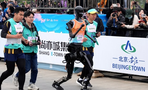 ​Ludzie i roboty wystartowali w jednym maratonie. Kto wygrał?