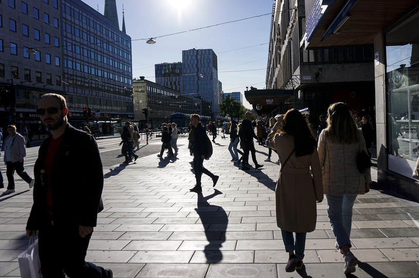 Ludzie na ulicach Sztokholmu /JONATHAN NACKSTRAND /AFP