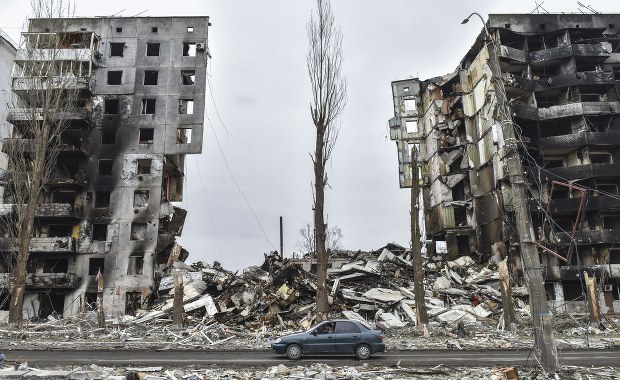 Ludzie pochowani żywcem w ruinach, ciała na ulicach. Borodzianka podzieliła los Buczy
