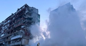 "Ludzie pod gruzami". Potężny atak Rosji na Kijów w czasie wizyty Trumpa w Chinach