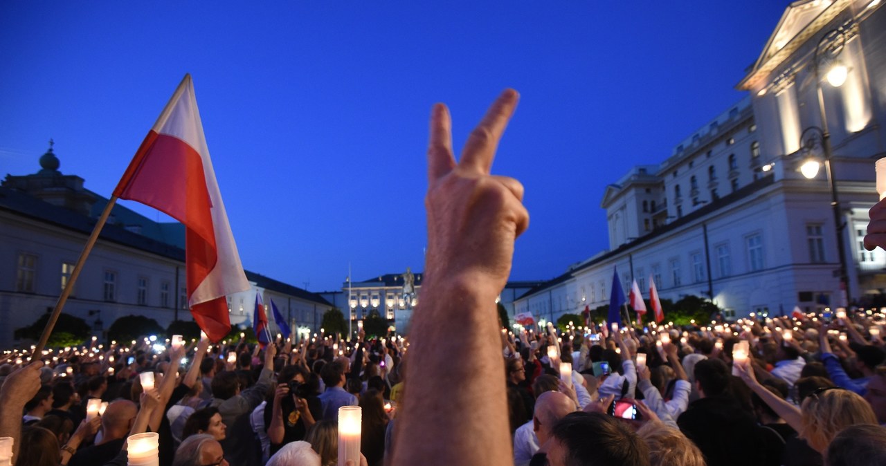 Ludzie protestują na ulicach przeciwko zmianom w sądownictwie! /Kaczmarek /Reporter