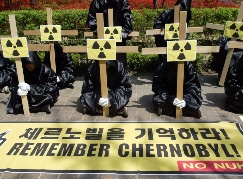 Ludzie są przeciwni elektrowniom atomowym, obawiając się kolejnych katastrof nuklearnych /Getty Images/Flash Press Media