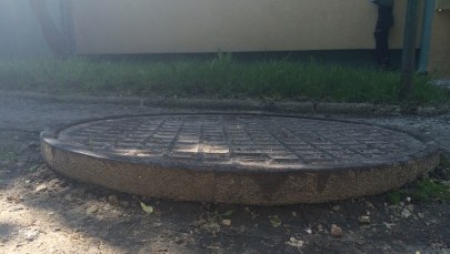 "Ludzie się przewracają, nie ma jak przejść".