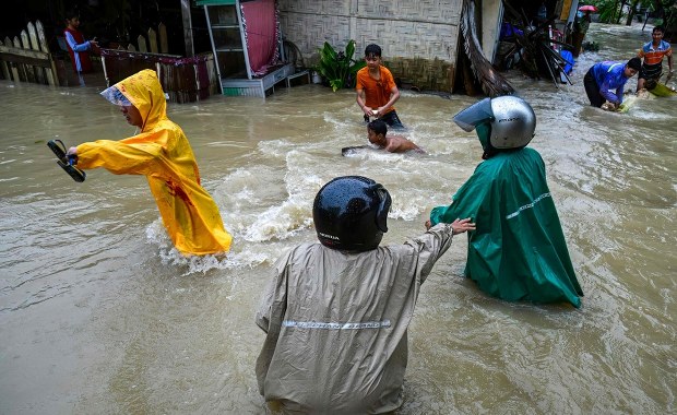 ​Ludzie się topią, giną pod zwałami błota. Tragiczne ulewy na Sumatrze