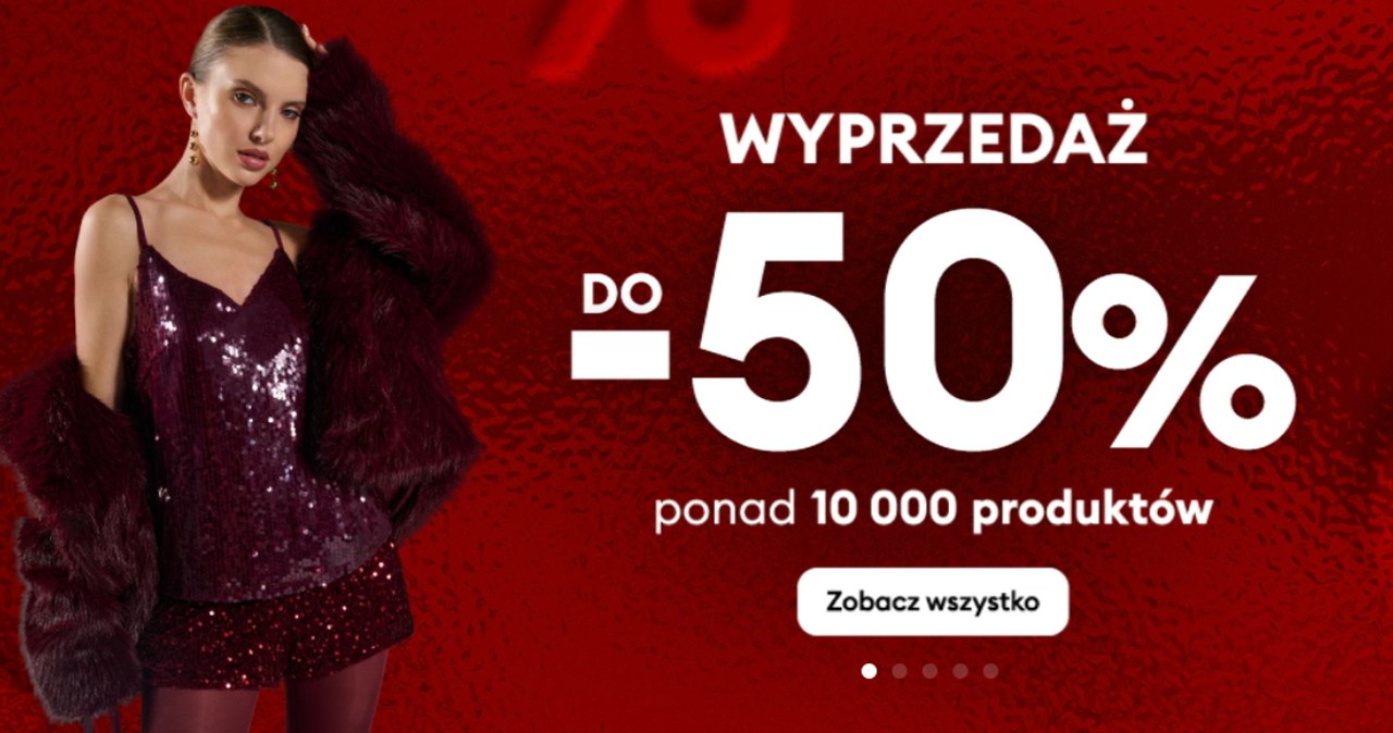 Ludzie ustawiają się w kolejkach przed otwarciem. Sinsay przyciąga gigantyczną promocją /Sinsay /INTERIA.PL