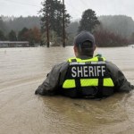 Ludzie uwięzieni w samochodach, drogi zawalone błotem. Stan wyjątkowy w hrabstwie Los Angeles