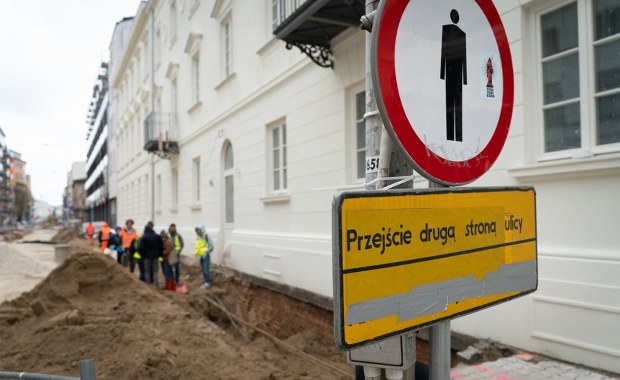 Ludzkie szczątki pod chodnikiem. Niezwykłe odkrycie podczas remontu ulicy w Warszawie