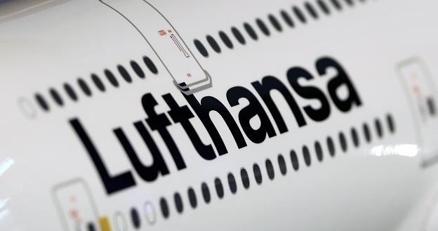 Lufthansa odwołała we wtorek 40 rejsów z i do Polski /fot. Daniel Roland /AFP