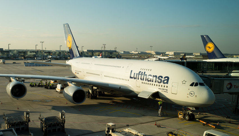 Lufthansa podnosi ceny biletów. To wynik unijnych regulacji