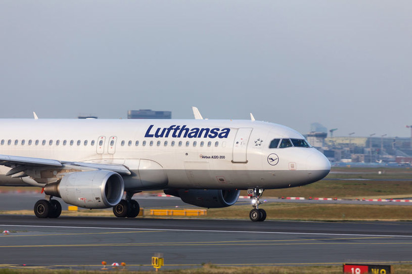 Lufthansa szuka pilotów. W ciągu dwóch lat planuje zatrudnić 2000 osób /123RF/PICSEL