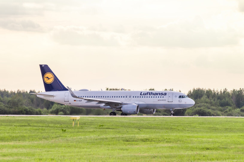 Lufthansa uzgodniła ze związkami zawodowymi kolejne cięcia i zwolnienia /123RF/PICSEL