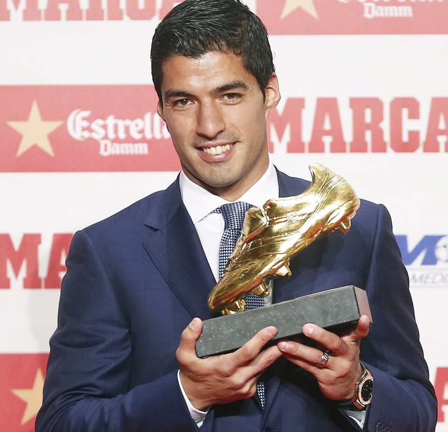 Luis Suarez ze Złotym Butem /PAP/EPA/ANDREU DALMAU /PAP/EPA