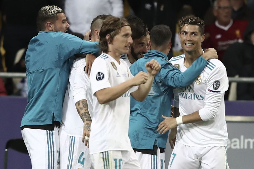 Luka Modrić (na pierwszym planie) i Cristiano Ronaldo (z prawej) /AFP