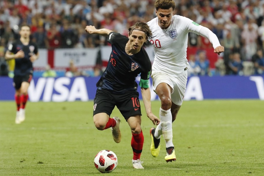 Luka Modric (po lewej) /SERGEI CHIRIKOV /PAP/EPA