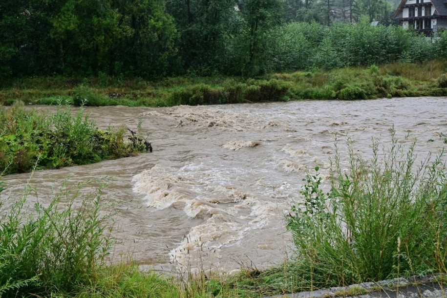 Łukanowice koło Tarnowa: Ciągnik wraz z kierowcą wpadł do Dunajca, fot. EastNews/Paweł Murzyn