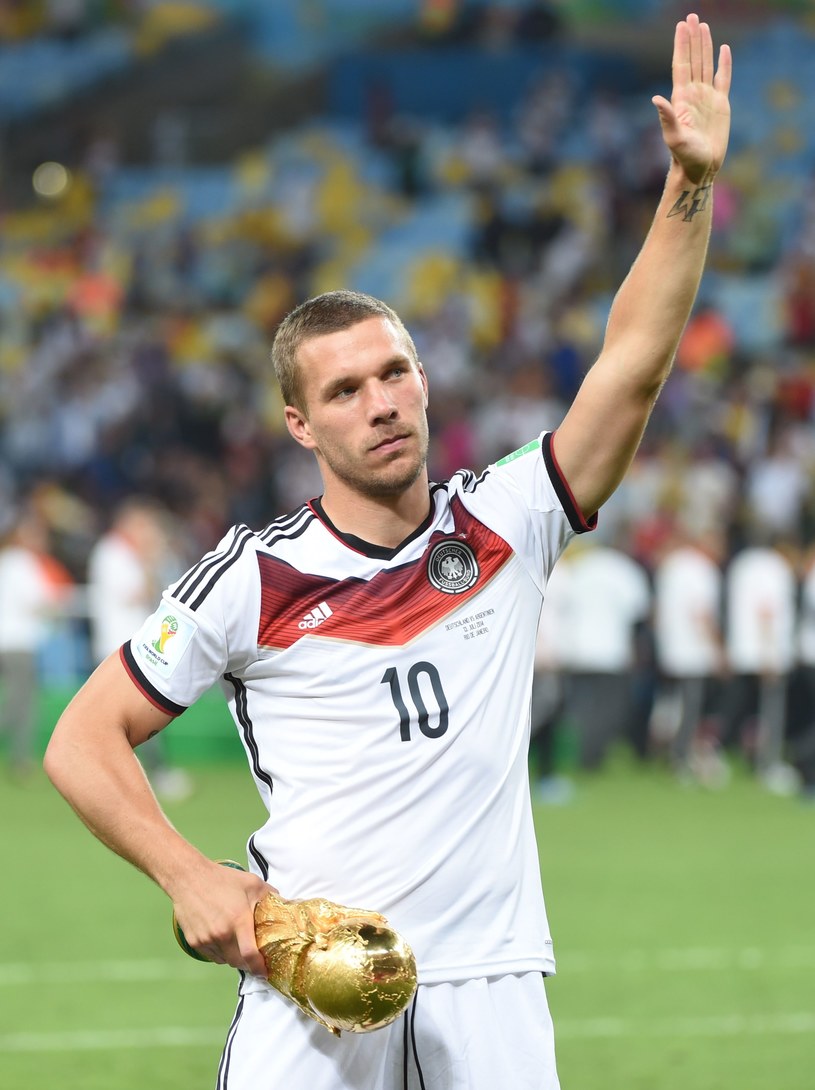 Lukas Podolski zaskarbił sobie szacunek fanów /AFP