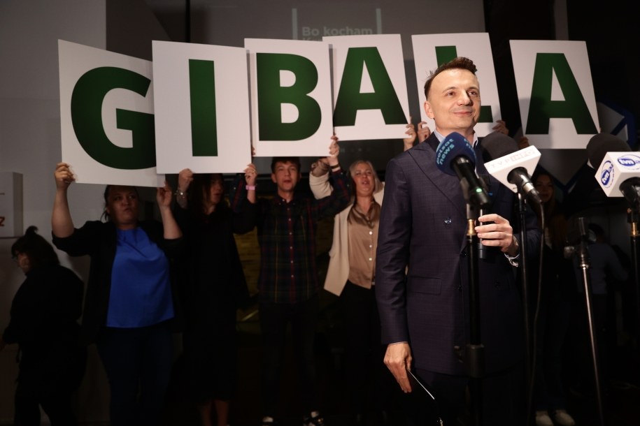 Łukasz Gibała w swoim sztabie wyborczym /PAP/Art Service /PAP