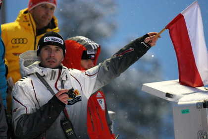 Łukasz Kruczek podczas konkursu PŚ w skokach narciarskich w fińskim Kuusamo /PAP/ EPA /RMF FM