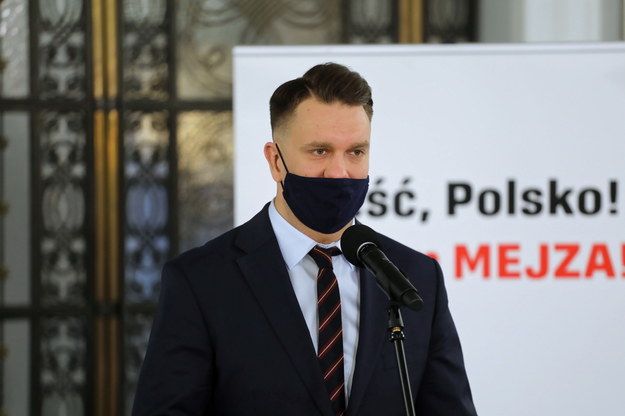 Łukasz Mejza podczas konferencji prasowej w Sejmie /Albert Zawada /PAP