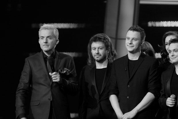 Łukasz Mojecki (z prawej) w "Bitwie na głosy", obok Andrzej Piaseczny i Hubert Urbański /Adam Jankowski /Reporter