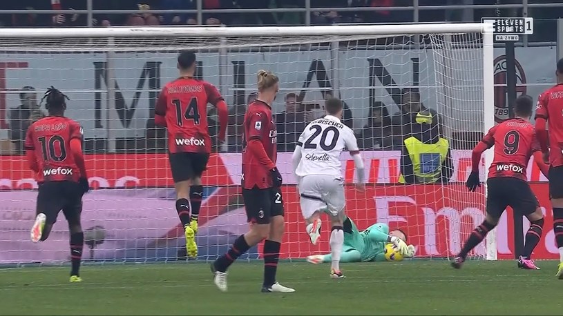 Łukasz Skorupski obronił rzut karny w meczu AC Milan - Bologna. WIDEO (Eleven Sports)