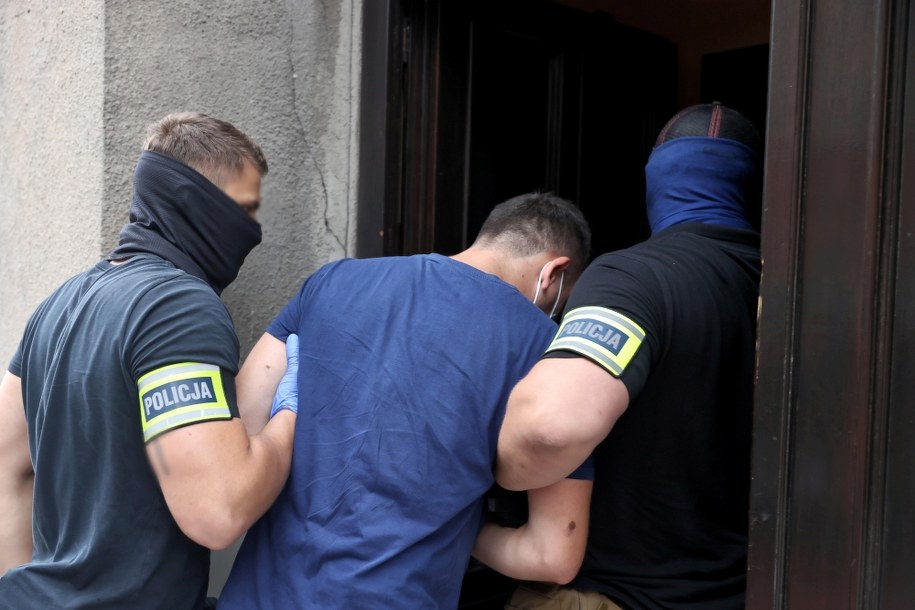 Łukasz T. doprowadzony do prokuratury w sierpniu 2021 roku /Andrzej  Grygiel /PAP