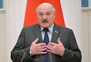 Łukaszenka obawia się przewrotu. Mobilizuje urzędników, strasząc ich wojną 
