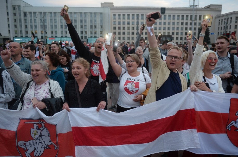 Łukaszenka: Poleciłem ministrowi obrony podjęcie ostrych środków /YAUHEN YERCHAK /PAP/EPA