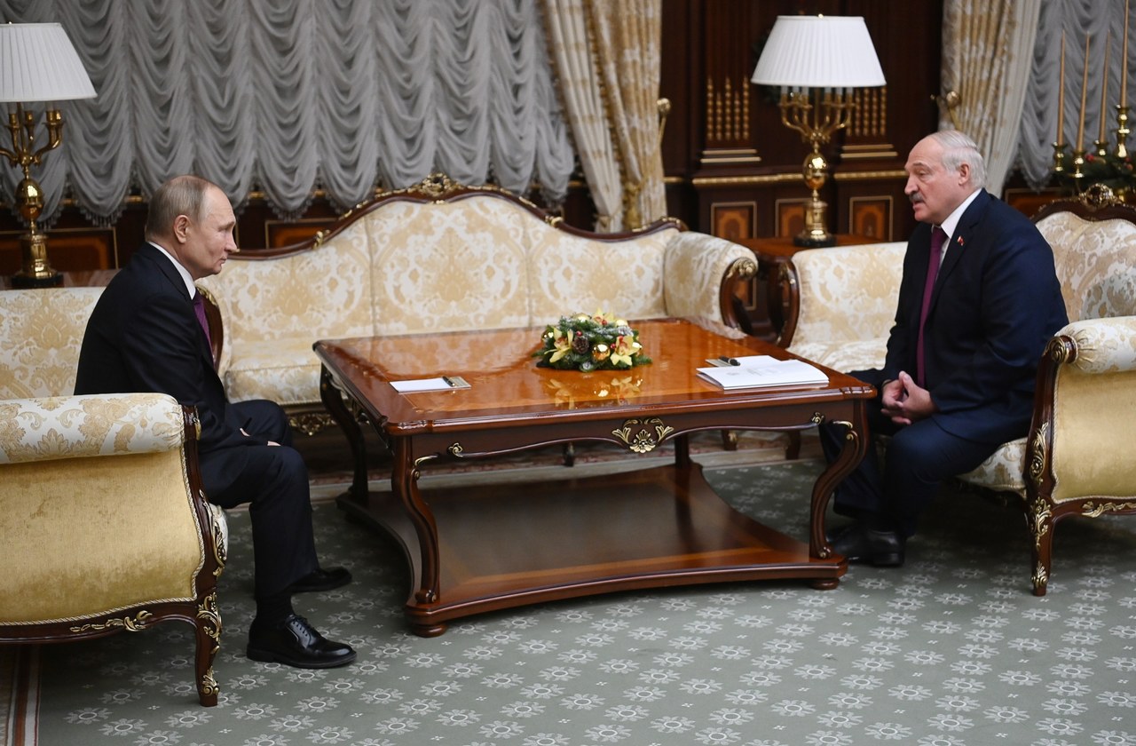 Łukaszenka rozmawiał z Putinem. "Rosja przekazała Białorusi rakiety S-400 i Iskander"