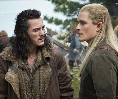 Luke Evans i Orlando Bloom w scenie z filmu "Hobbit: Bitwa Pięciu Armii"