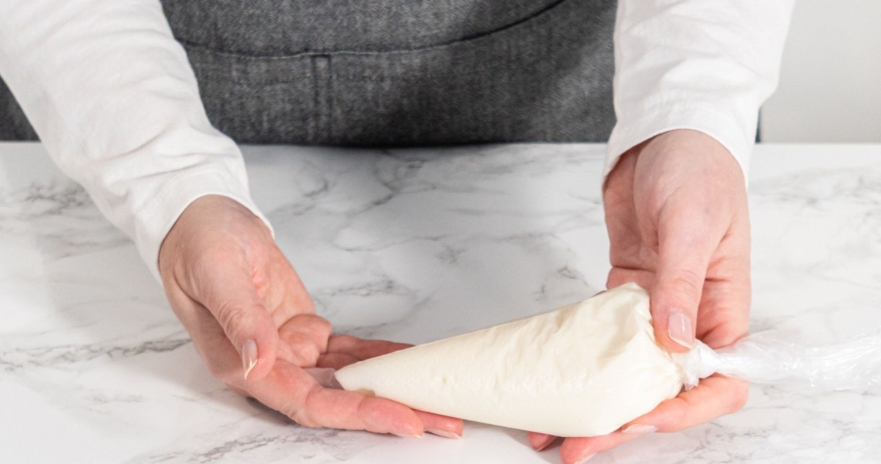 Lukier z mleka kokosowego przygotujemy w zaledwie chwilę /123RF/PICSEL