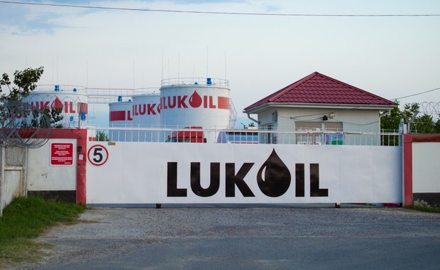 Łukoil ostrzega, że rafinerie mogą wstrzymać produkcję. Ma przepełnione magazyny