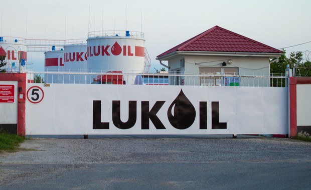 Łukoil przejmuje ponad 400 stacji Shella w Rosji