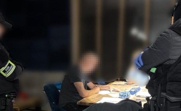 Luksusowe auta, gotówka i zegarki. Przestępcy wyłudzili ponad 11 mln złotych 