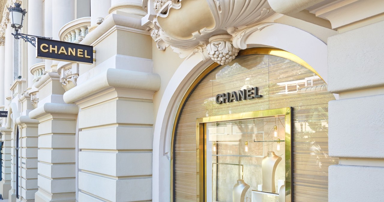 Luksusowe torebki tracą status dobra konsumpcyjnego i stają się lokatą kapitału. Na zdjęciu salon Chanel w Monte Carlo /123RF/PICSEL