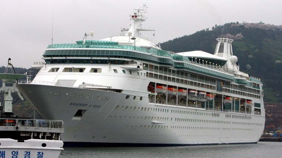 Luksusowy wycieczkowiec Rhapsody of the Seas /YONHAP   /PAP/EPA