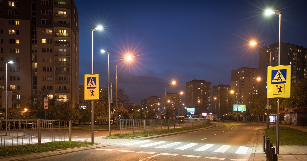 Luminescencyjne przejścia powstaną tam, gdzie jest problem z oświetleniem / Arkadiusz Ziolek /East News