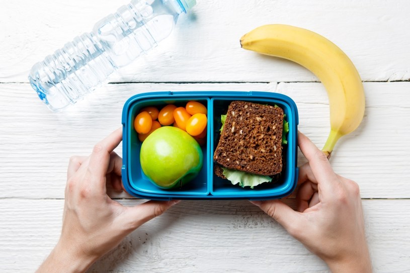Lunchboxy są zdrowsze i tańsze od jedzenia na wynos /123RF/PICSEL