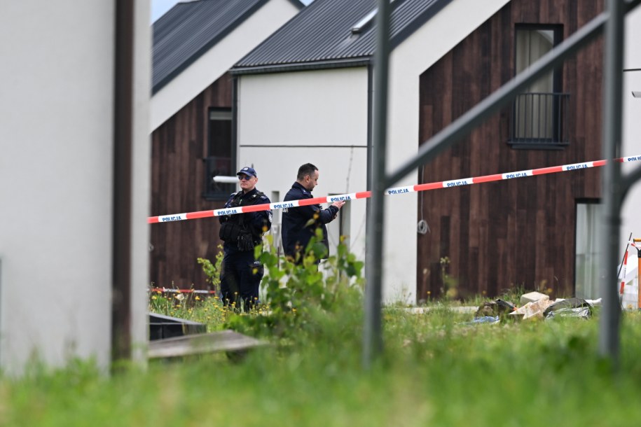 Lutoryż. Policja na miejscu odnalezienia zakopanych szczątków płodów /Darek Delmanowicz /PAP