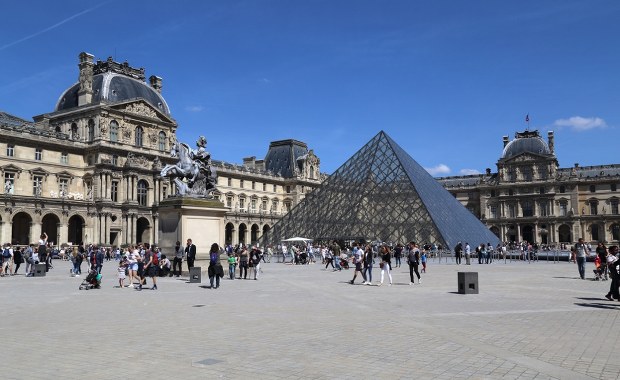 Luwr nie traci na popularności. Tłumy wracają do słynnego muzeum