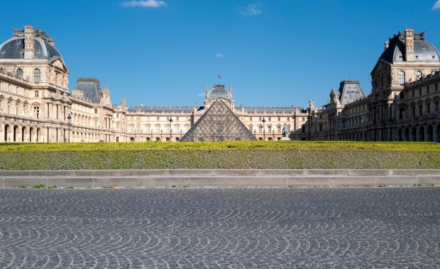 Luwr podnosi ceny biletów dla turystów spoza Europy