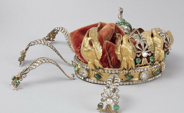 Luwr ujawnił losy uszkodzonej korony cesarzowej Eugenii