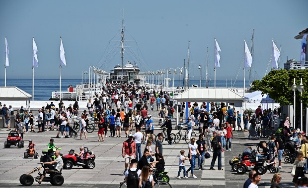Luzowanie obostrzeń i szczepienie dzieci 12+. Opublikowano rozporządzenie
