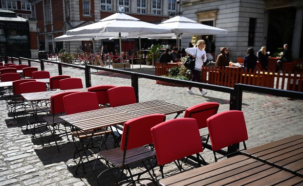 Luzowanie obostrzeń przed majówką? Mamy nieoficjalne informacje 